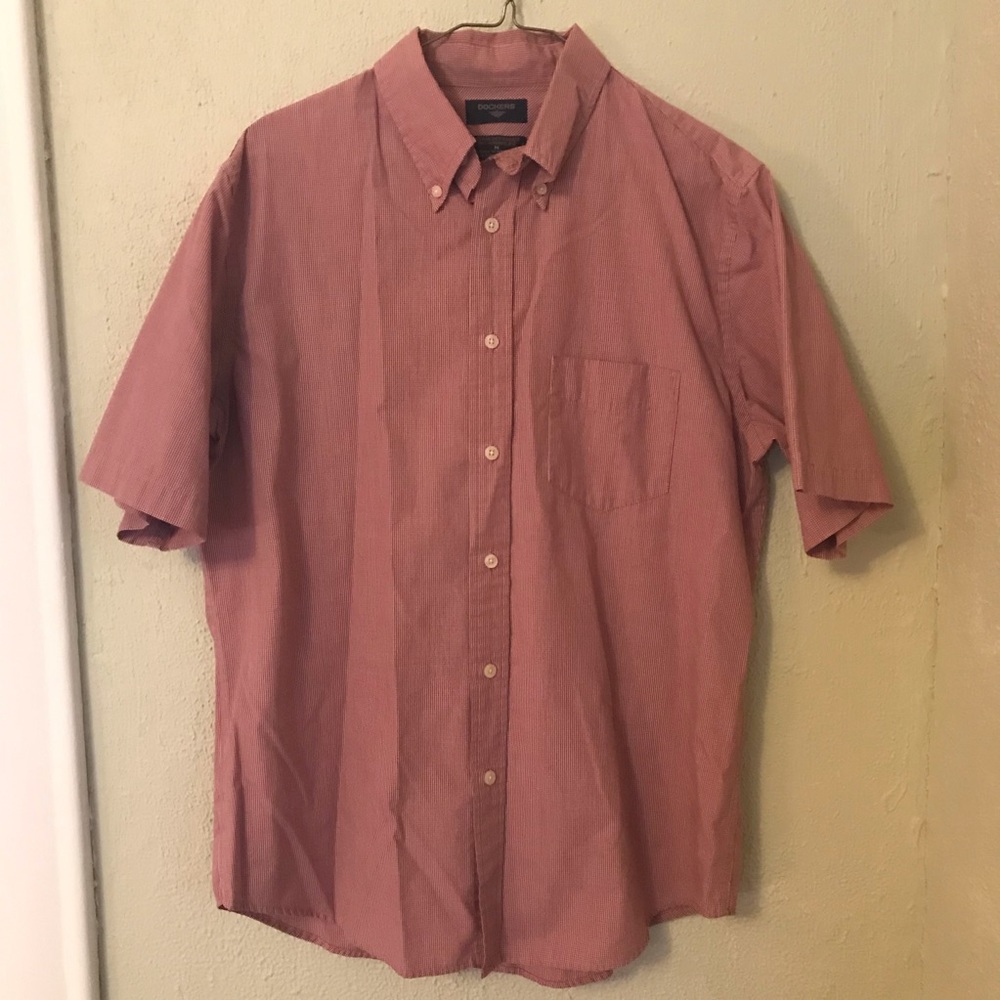 Dockers Men’s Red No Wrinkle Stain Defender Short Sleeve Button Shirt Medium